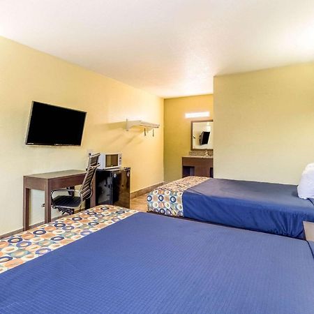 Rodeway Inn Fairgrounds-Casino Тампа Экстерьер фото