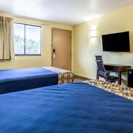 Rodeway Inn Fairgrounds-Casino Тампа Экстерьер фото