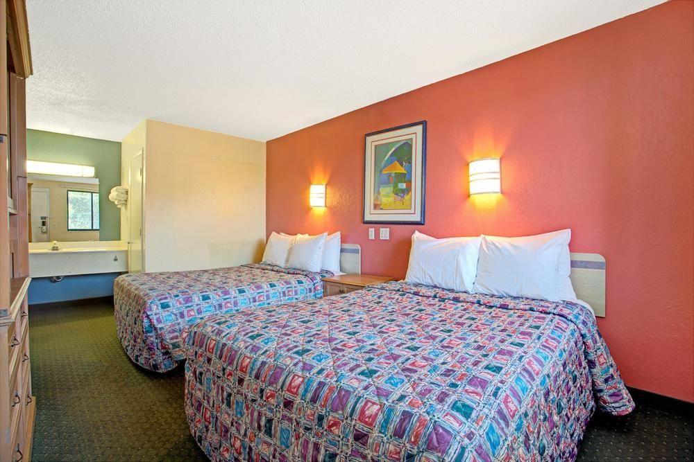 Rodeway Inn Fairgrounds-Casino Тампа Экстерьер фото