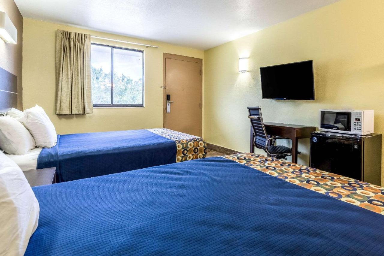 Rodeway Inn Fairgrounds-Casino Тампа Экстерьер фото
