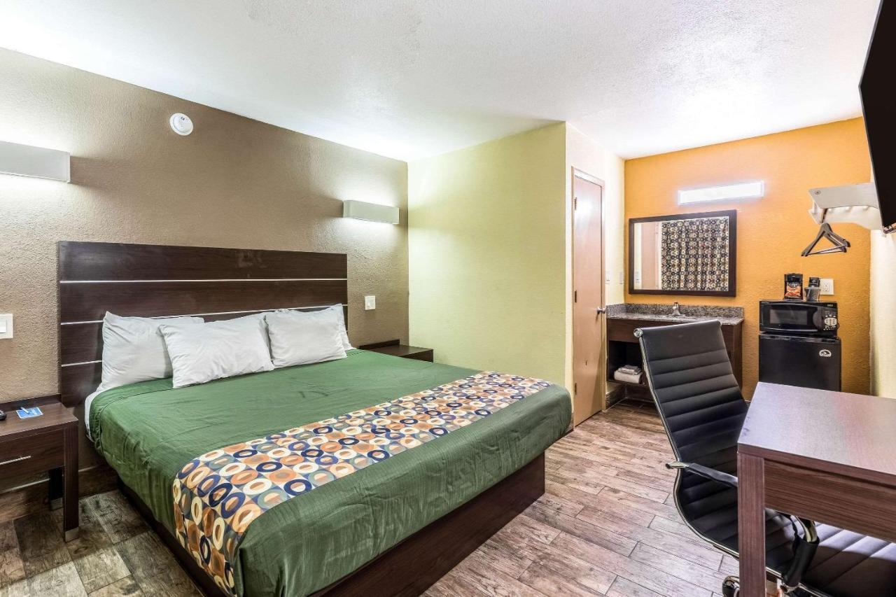 Rodeway Inn Fairgrounds-Casino Тампа Экстерьер фото
